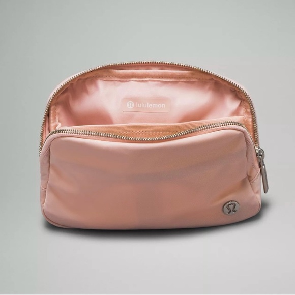 NWT Lululemon Everywhere Belt Bag 1L Worldmark Pink Mist - Picture 3 of 8